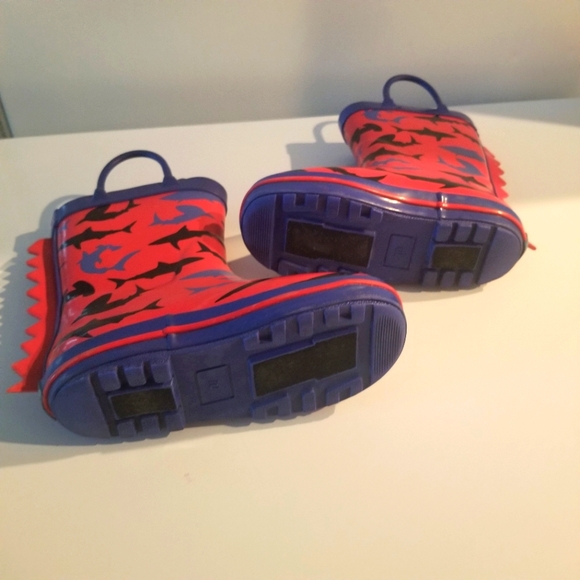 ZOOGS shark  waterproof KIDS boot - Picture 3 of 6